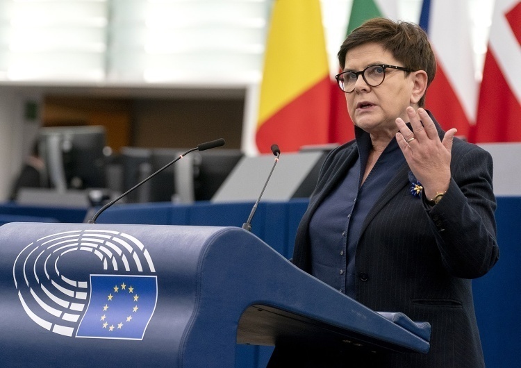 Szydło: Zadłużają Polskę na skalę największą w historii