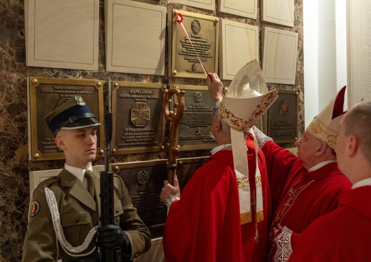 W Katedrze Polowej Wojska Polskiego odsłonięto tablicę upamiętniającą bł. ks. Popiełuszkę