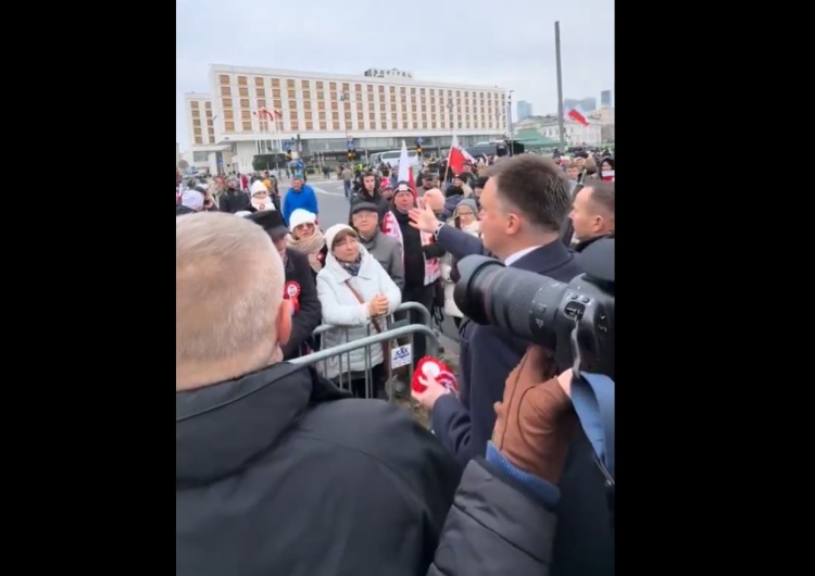 Hołownia za barierkami w Święto Niepodległości. Ciężka rozmowa z wyborcami [WIDEO]