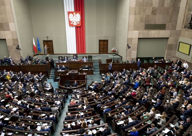 Огромный рост поддержки ПиС. Посмотреть последний опрос