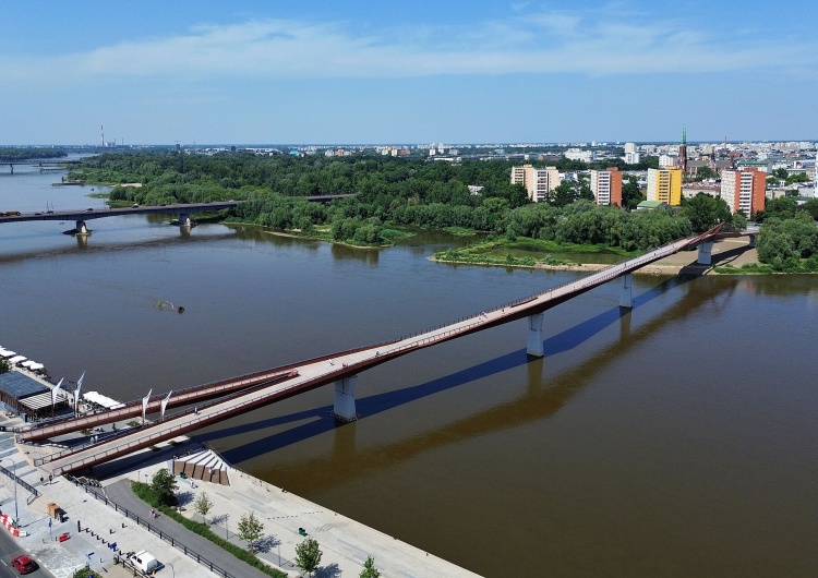 Тшасковский пешеходный мост нуждается в очистке. Вот сколько это будет стоить