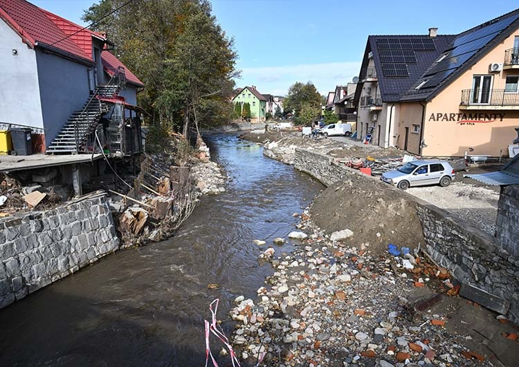 Powodzianie wciąż czekają na pomoc. "To kpina! Tu potrzebne są działania 24/7"