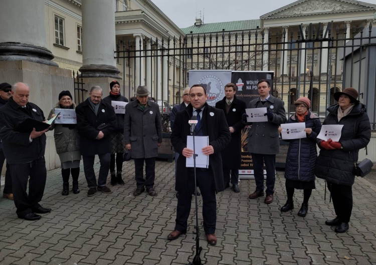 "Wołyń na Powązki". Złapali Rafała Trzaskowskiego za słowo