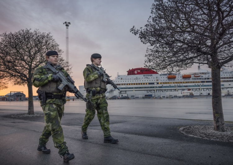 Szwedzki patrol na Gotlandii Napięcie rośnie. Na Gotlandii wylądowały siły reagowania kryzysowego