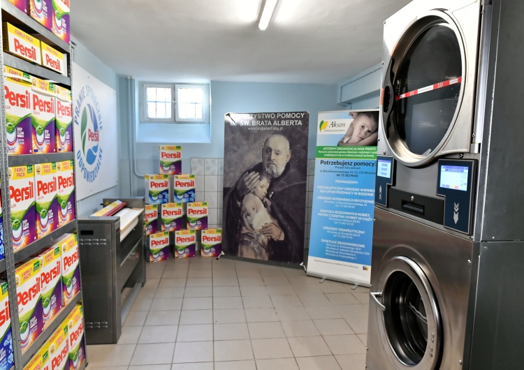 Oficjalne otwarcie pralni we Wrocławiu w noclegowni św. Brata Alberta Skandal we Wrocławiu. Firma Henkel nie zgodziła się na poświęcenie pralni w noclegowni Fundacji św. Brata Alberta?