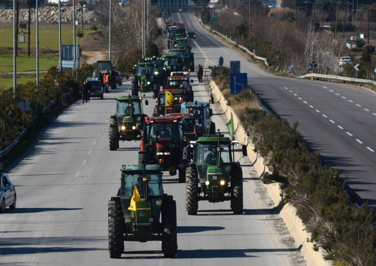  Grecja: Farmerzy blokują traktorami autostradę. Powodem wzrost cen energii