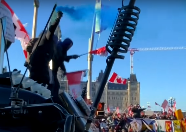 Protesty w Kanadzie Aresztowania, mandaty, konfiskaty. Kanadyjskie władze walczą z protestem kierowców
