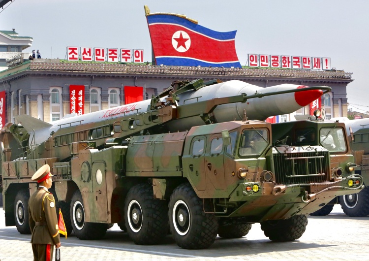 Armia Korei Północne „Na świecie jest ponad 200 krajów, ale tylko kilka ma bomby wodorowe”. Korea Północna ostrzega, że „może zatrząść światem”