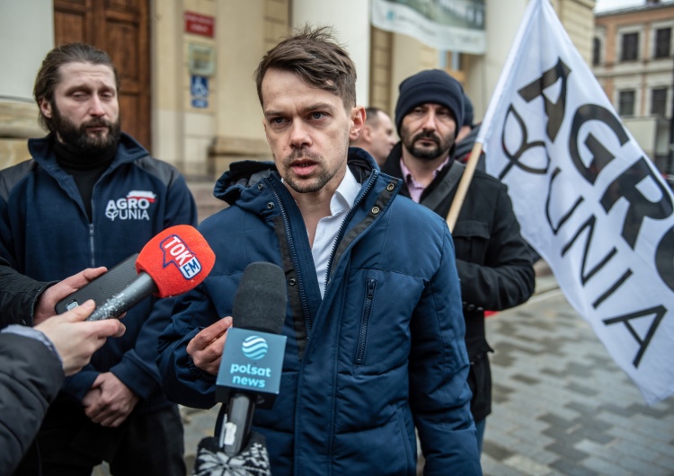 Michał Kołodziejczak Agrounia protestuje. Minister rolnictwa: Kołodziejczak chce zrobić z siebie bohatera i startować w wyborach