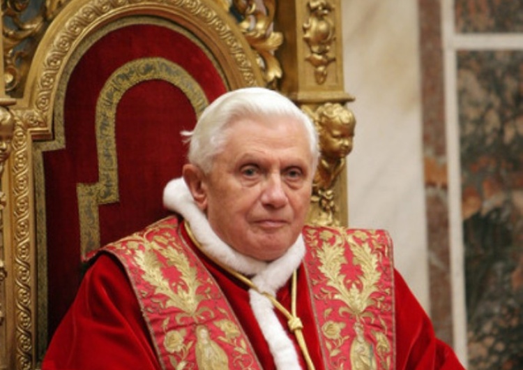 Benedykt XVI „Niszczona jest konstytucja Kościoła”. Polscy teologowie protestują przeciwko niegodziwemu potraktowaniu Benedykta XVI