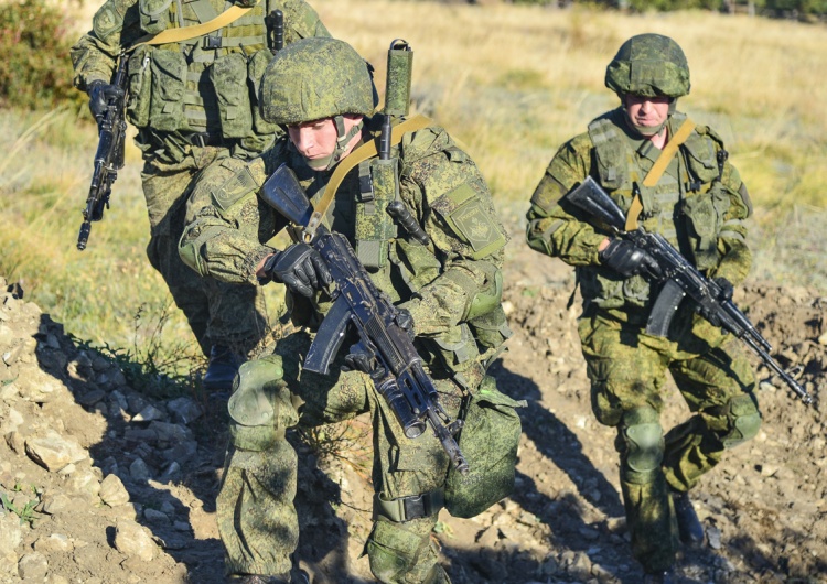 Armia rosyjska CBS nieoficjalnie: Niektóre rosyjskie jednostki przemieściły się na pozycję do ataku