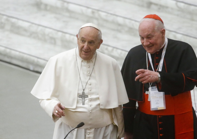 Od lewej: papież Franciszek, kard. Marc Ouellet Prefekt Kongregacji ds. Biskupów: Czasy są trudne. Trzeba dodawać kapłanom otuchy, a czasami również...