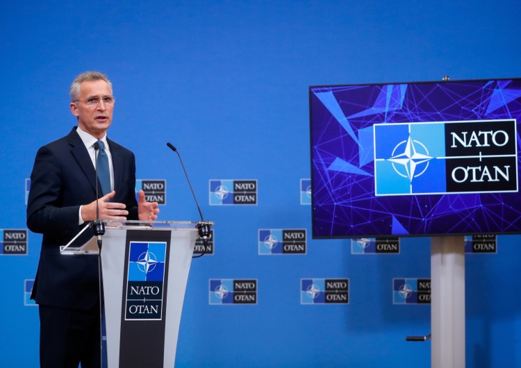 Sekretarz generalny NATO Jens Stoltenberg NATO przenosi personel z Kijowa do Lwowa i Brukseli
