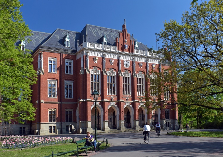 Uniwersytet Jagielloński Pisał o „farszu z ludzkich płodów”. Teraz straci pracę na UJ