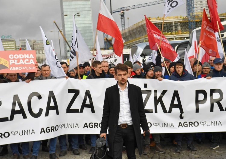  Ruszył protest AgroUnii w Warszawie. „Ponad 200 traktorów dojechało do stolicy” [WIDEO]