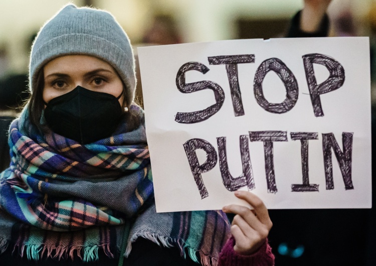 Zdjęcie antywojennej demonstracji na Ukrainie „Moskwa gotowa do dialogu”. Putin postawił jeden warunek