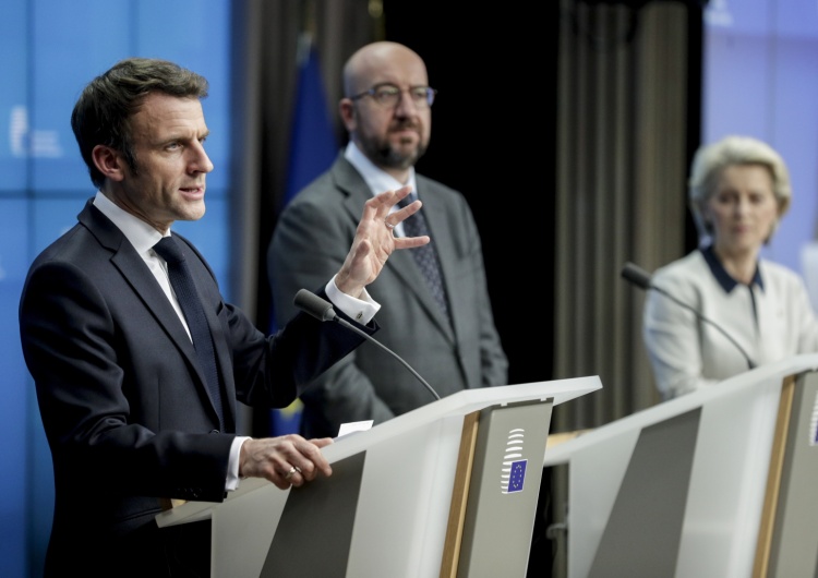 Emmanuel Macron, Charles Michel i Ursula von der Leyen Wiadomo, jakie sankcje ogłosiła UE przeciw Rosji