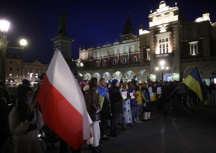 Kraków. Demonstracja poparcia dla Ukrainy Chcesz pomóc Ukrainie? Jest wiele sposobów! Rząd uruchamia koordynację pomocy humanitarnej