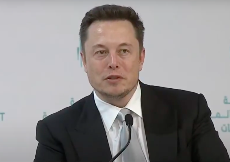 Elon Musk Elon Musk podłączył Ukrainę do systemu internetu satelitarnego 