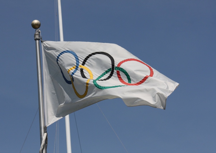 Flaga olimpijska Jest rekomendacja MKOL w sprawie sportowców z Rosji i Białorusi