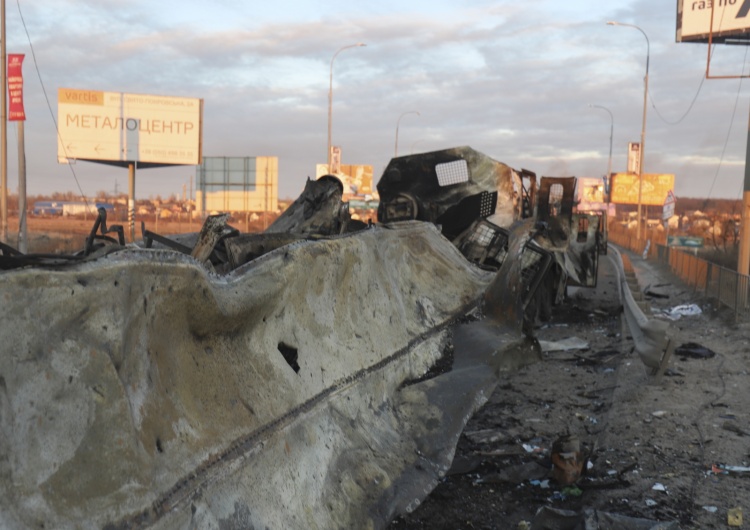 Zniszczony sprzęt rosyjski na Ukrainie The Kyiv Independent: „Siły Powietrzne Ukrainy zniszczyły rosyjski konwój. Zawierał 800 pojazdów”