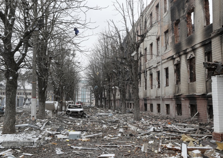 Skutki bombardowania rosyjskiego w Browarach na Ukrainie Ukraina. Mer Mariupola: „Trwa ludobójstwo narodu ukraińskiego. Nie możemy zabrać rannych z ulic”