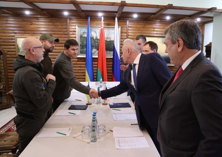 Rosyjsko-ukraińskie rozmowy o zawieszeniu broni na Białorusi Zakończyła się druga tura rozmów Ukrainy z Rosją. Ukraiński negocjator zabiera głos