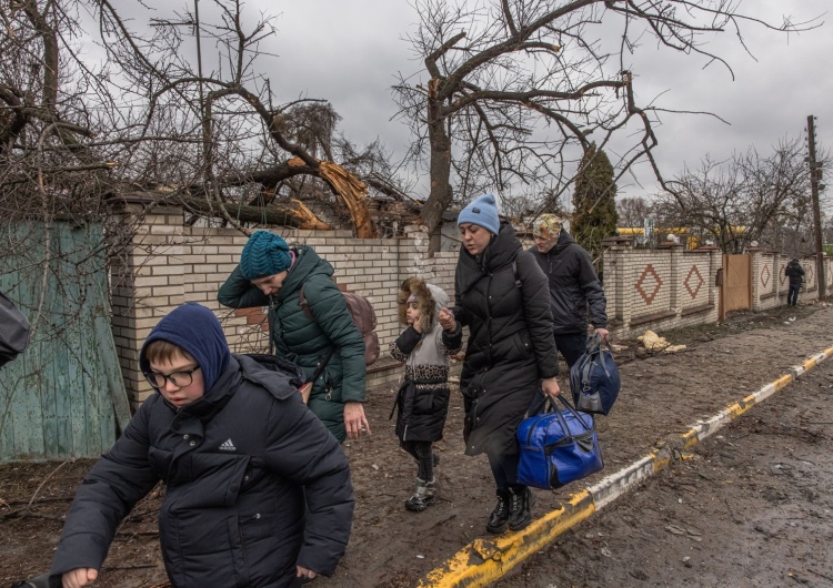  Irpień: Rosjanie wysadzili tory, którymi miał jechać pociąg ewakuacyjny [FOTO]