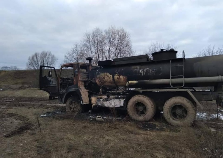 Zniszczony sprzęt rosyjski na Ukrainie [wideo] „700 trupów, po prosu jatka”. Ukraińcy prezentują przechwyconą rozmowę rosyjskiego żołnierza