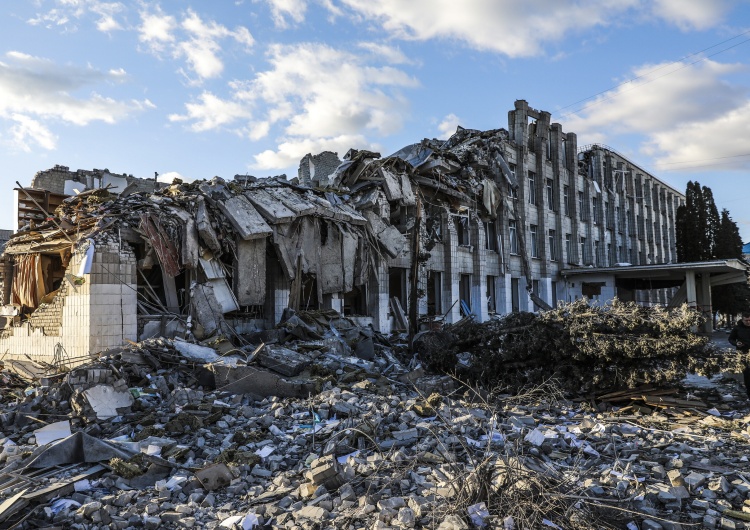Zbombardowane przez Rosjan budynki na Ukrainie [wywiad] Ambasador RP w Watykanie: Niestety, dzisiejsze czasy pokazują, że Moskale po prostu się nie zmieniają 