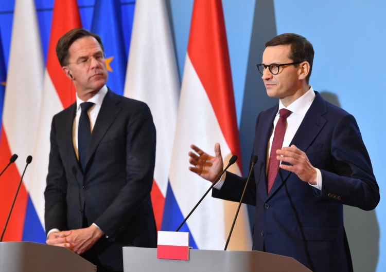Mateusz Morawiecki i Mark Rutte Premier Morawiecki: Z każdą kolejną zbrodnią wojenną będą kolejne sankcje na Rosję