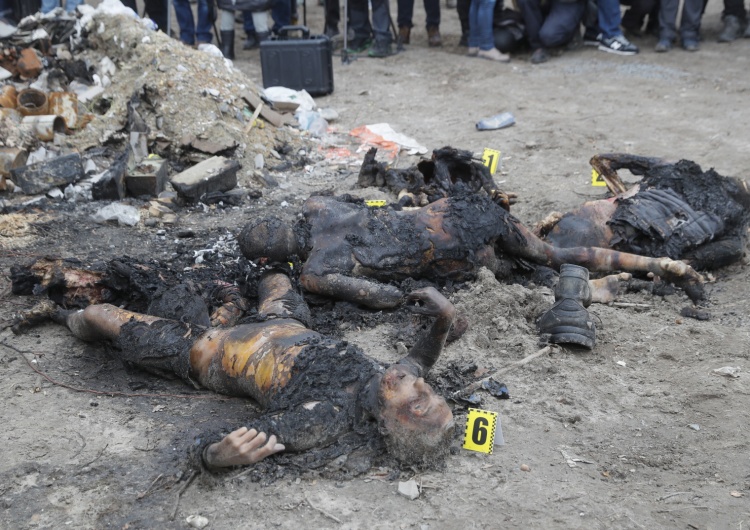 Spalone ciała ukraińskich cywilów, Bucza, 05.04.2022 r.  Rosjanie przeszli na stronę Ukraińców. Na konferencji opowiadali o tym co się działo w Irpieniu, Buczy, Hostomlu...