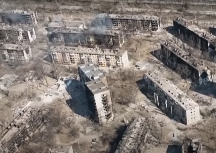 Zniszczony Mariupol Władze Mariupola: Rosjanie zaczęli spalać zwłoki cywilów w mobilnych krematoriach