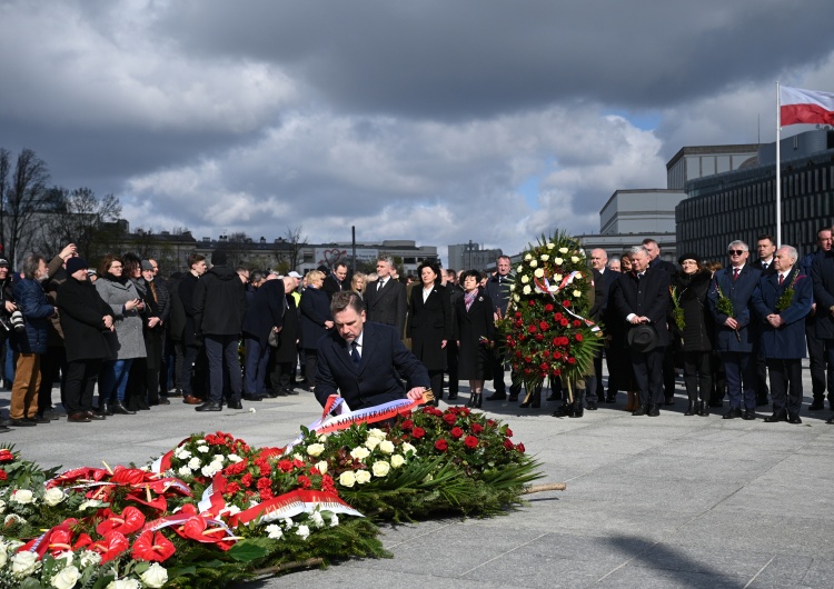  12. rocznica Katastrofy Smoleńskiej. Piotr Duda złożył wieńce w imieniu „Solidarności”