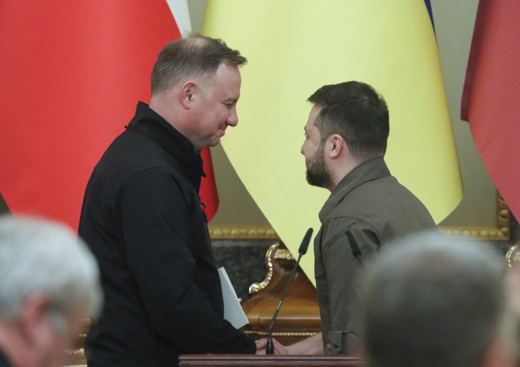 Od lewej: prezydent RP Andrzej Duda i prezydent Ukrainy Wołodymyr Zełenski „Rosjanie prowadzą wojnę totalną”. Prezydent Duda wrócił z wizyty na Ukrainie