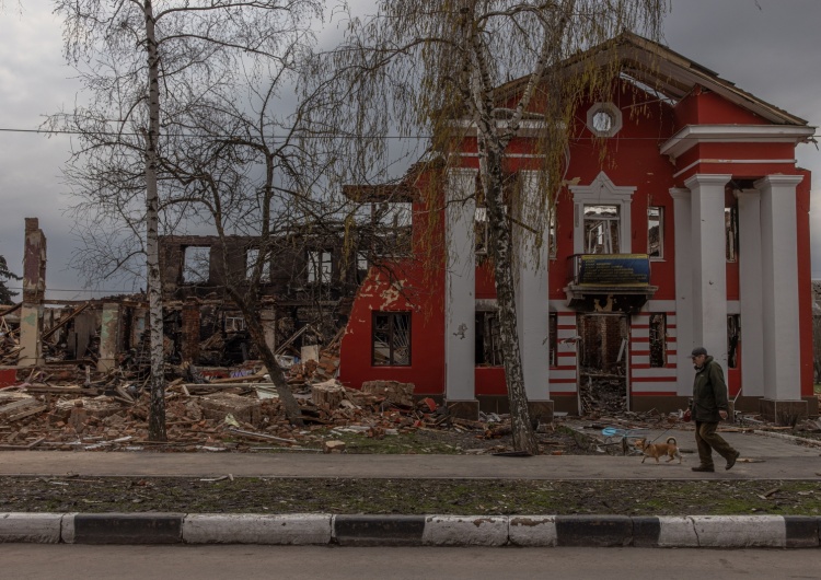Charków, zniszczenia po rosyjskich bombardowaniach, Ukraina, 14.04.2022 r. Charków: Rosjanie uszkodzili cmentarz, na którym spoczywają polscy oficerowie, ofiary zbrodni katyńskiej