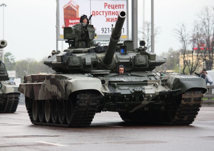 Rosyjski czołg T-90S Ukraiński wywiad: Z powodu sankcji w Rosji kończy się produkcja nowych czołgów