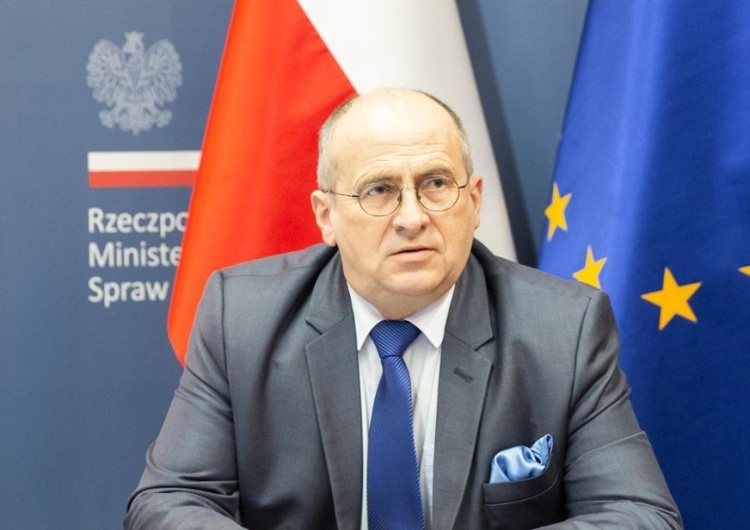 Minister spraw zagranicznych Zbigniew Rau Minister Rau nie pozostawia złudzeń: Polacy sami nie udźwigną kosztów utrzymania uchodźców