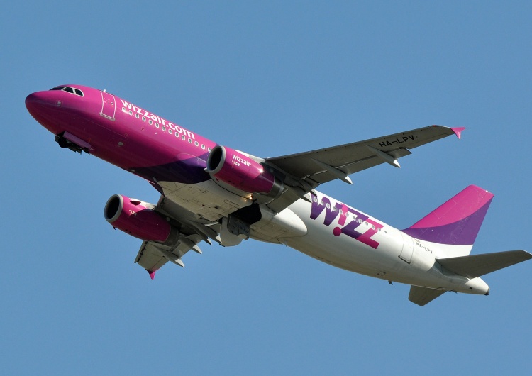 Samolot linii Wizz Air Awaryjne lądowanie samolotu w Gdańsku. Podano powód