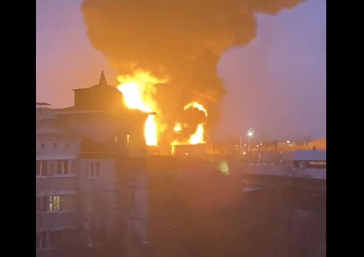  [wideo] Rosja: Spłonął skład amunicji w Biełgorodzie. Potężne eksplozje wstrząsnęły miastem