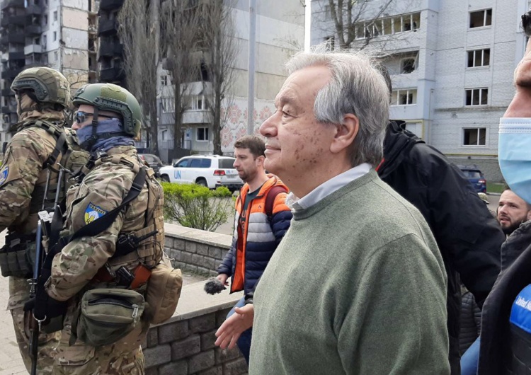 Antonio Guterres w Kijowie Po bliskim ostrzale rakietowym Kijowa sekretarz generalny ONZ Antonio Guterres „bezpieczny, ale w szoku”