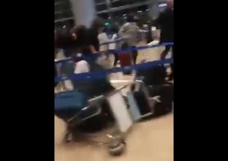  Izrael: Panika na lotnisku. Amerykańska rodzina przyniosła do kontroli niewybuch pocisku artyleryjskiego [WIDEO]
