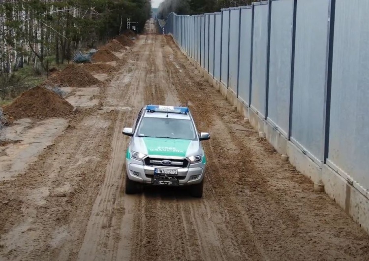  [wideo] Straż Graniczna prezentuje postępy w budowie zapory na granicy z Białorusią