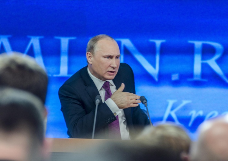 Władimir Putin Bloomberg: UE zaproponuje, by do końca 2022 roku wprowadzić całkowity zakaz importu rosyjskiej ropy