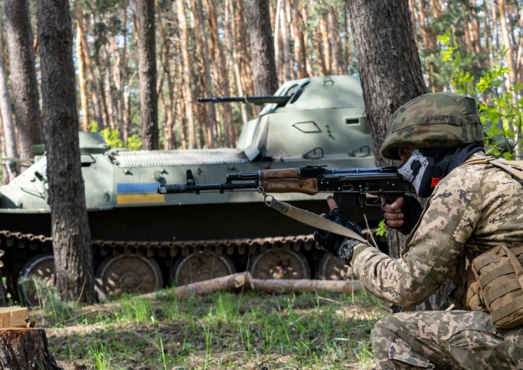  [SONDAŻ] Czy Polacy popierają wysyłanie broni ciężkiej na Ukrainę? To badanie nie pozostawia wątpliwości