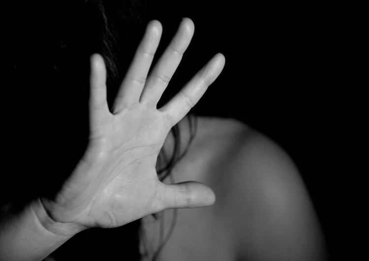 Ojciec zagłodził 31-letnią córkę na śmierć? Przerażające doniesienia z Przasnysza