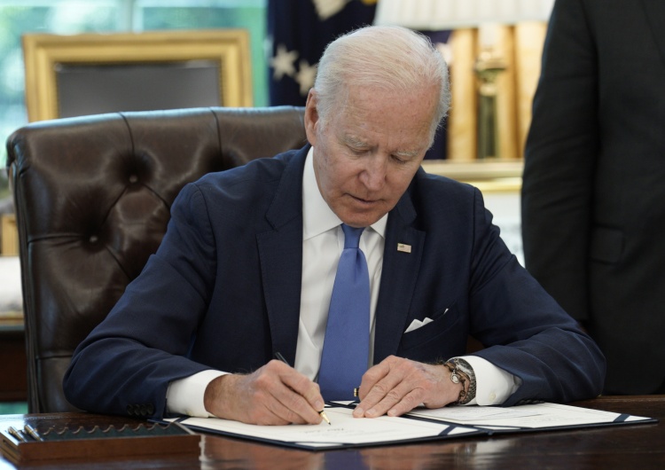 Joe Biden  Prezydent Biden podpisał ustawę Lend-Lease dla Ukrainy