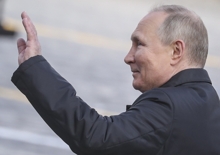 Władimir Putin „Putin usprawiedliwia przedłużanie wojny tym, że NATO pomaga Ukrainie”