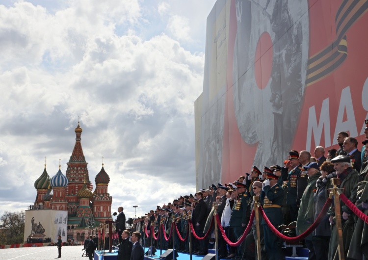 Parada zwycięstwa w Moskwie, 9 maja 2022 r. [sondaż] Duży spadek zaufania Rosjan do państwowej telewizji od początku inwazji na Ukrainę 