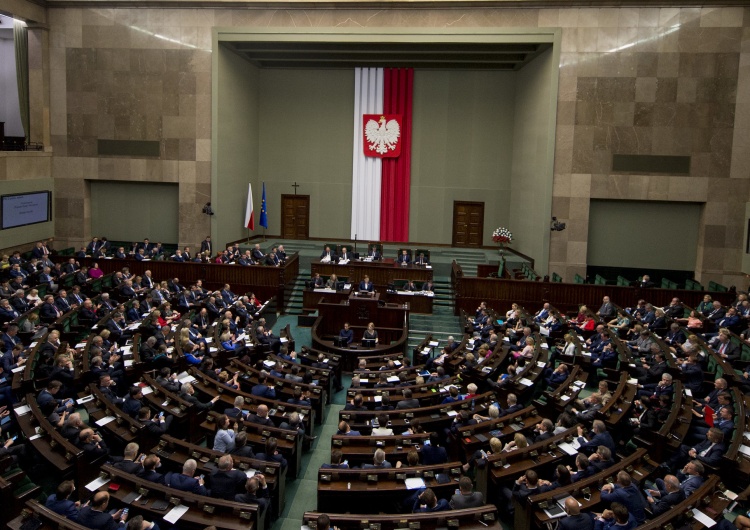 Sejm Duży wzrost PiS, tylko trzy partie w Sejmie [sondaż]